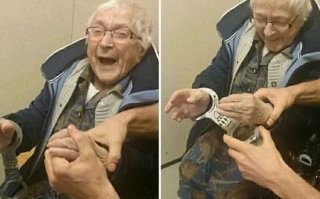 Про это где то тут был пост. Бабушка на какой то свой ДР попросила её арестовать в шутку, типа никогда не пробовала.