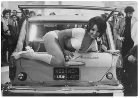 ну значит и у меня 1,5 был, а 1.7 потом на Ниве был. а М428, это полноприводный универсал, тоже что и 426 и 427, но с полным приводом, детали на подвеску снимал с 411 ( его впридачу отдали бесплатно). на фото м 427, один в один, но задний привод. у меня есть пара фоток моей машины, но не целиком и фоном, чего то тогда не интересно было её фотографировать. купил у знакомых, года два проездил и в 1991 поменял на Ниву. решётка была такая же как на второй фото