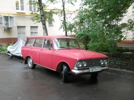 ну значит и у меня 1,5 был, а 1.7 потом на Ниве был. а М428, это полноприводный универсал, тоже что и 426 и 427, но с полным приводом, детали на подвеску снимал с 411 ( его впридачу отдали бесплатно). на фото м 427, один в один, но задний привод. у меня есть пара фоток моей машины, но не целиком и фоном, чего то тогда не интересно было её фотографировать. купил у знакомых, года два проездил и в 1991 поменял на Ниву. решётка была такая же как на второй фото