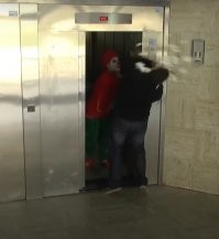 За такой "розыгрыш" по хлебалу можно отхватить очень крепко!