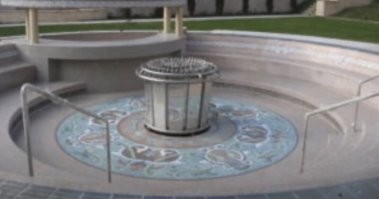 С кремлеботами спорить бесполезно. У них методичка. 
Для понимания нормальных людей есть схема. Слева - та самая аквадискотека (а не внутренний двор).