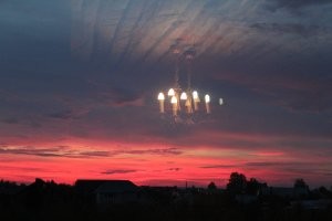 Три ярких НЛО запечатлели в Мексике на восходе солнца 