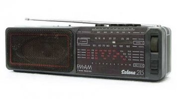 Портативный радиоприёмник "Salena-215" (Абава РП-8332) с I-кв 1987 года выпускал Кандавский радиозавод. Первоначально радиоприёмник именовался как ''Abava-8332'', затем модель была переработана, усложнена и стала именоваться ''Salena-215'' в экспортном ваварианте. Приёмник выпускался и как ''Aбава-8332'', но с 2-мя КВ диапазонами. Приёмник работает в диапазонах: ДВ, СВ, 4х (bkb 2- 8332) поддиапазонах КВ, от 5,9 МГц до 12,1 МГц и в одном из УКВ диапазонов ЧМ - 65,8...74 МГц или же FM 87,5...108 МГц. Габариты приёмника 337х102х84 мм, его вес 1,4 кг.
