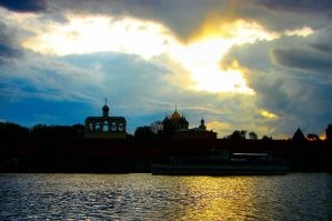 "Будем надеется, что это не фотошоп"

Жар-Птица над Великим Новгородом. (с) мой. И это - не фотошоп!