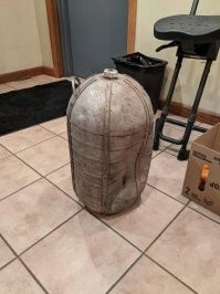 Ого! А баллон-то с историей! Похоже, предок был военным летчиком на бомбардировщике и однажды этот баллон спас ему жизнь, закрыв от осколка зенитного снаряда!