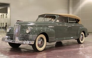 Бесплатная раздача слонов продолжается...
Тульский пряник, фоточка, чайный сервиз, календарик...
В следующий раз подарят нитки с иголкой  и пуговку - ко лбу пришить, губу пристёгивать, чтоб не раскатывалась...
При советах "Героев" награждали, хотя бы автомобилями, типа ЗиС...
Академиков там, космонавтов.
"Героям" попроще, машины доставались тоже попроще: комбайнёрам, сталеварам - Победы, Волги...
Но не календарики же?
Любые госнаграды, даже просто Почётная Грамота от завода - давала прибавку к пенсии!