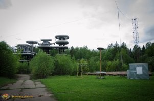 Ещё нашел в своих воспоминаниях это футуристическое место, которое никогда так и не запускалось на полную мощность - Испытательные стенды ВНИЦ ВЭИ или некоторые называют катушки Тесла. Находятся недалеко от Истры. Многие трансформаторы никогда не включались.