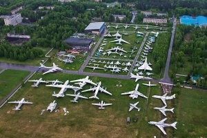 В Монино да, работает музей. Техника конечно не в очень хорошем состоянии, как то видел проводили экскурсию в ТУ144, даже задействовали элероны... но только как они их задействовали, из самолета сразу гидравлика потекла рекой... За всем же следить надо, нужны средства, а музеи судя по всему плохо спонсируются, жаль...  Да и вообще слышал что его хотят перевезти в Кубинку. Если будут перевозить - то по любому поломают часть экспонатов, как к примеру огромный двухвинтовой вертолёт... Или самолёт "Илья Муромец"...
