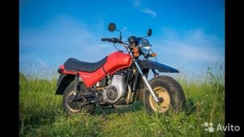 К великому сожалению - как у нас не умели делать технику так и не умеют! 
С 7ми лет езжу на разной мото технике, владел наверное большинством из списка) Запомнился только ИЖ ПС (Планета спорт) только первой модификации, на том - что стоял карбюратор Японский и двигатель крепился через сайлентблоки, а ну и смазка была раздельная...   Шустрый был мотоцикл, все остальные так, название...  Ещё мне нравился мотоцикл Тула, на толстенных колёсах. Из мопедов были разные риги, карпаты, верховина, пилот (ЗИД). из мотоциклов - разные ижаки, явы, тула, урал. Потом пересел на Японцев.  Японцы были разных годов, была старая CBR1000F 1994года, так там уже в то время были комбинированные тормоза, 135 л/с, выдающиеся динамические характеристики, комфорт, надёжность... Даже последние модели отечественной техники никогда не сравнить с иностранной техникой, никогда! Если когда нибудь и куплю себе мотоцикл отечественного производства, то только в качестве экспоната и не более! Как говорил выше - особо заполнились только два, ПС и Тула, они же на фото, ну и CBR1000F 1994 года выпуска для сравнения к примеру с каким нибудь ижаком тех годов!