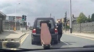 Мой отец попал уже во вторую аварию на этой неделе...