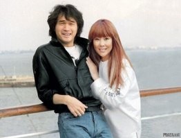 25 звезд, позирующих с молодыми версиями себя