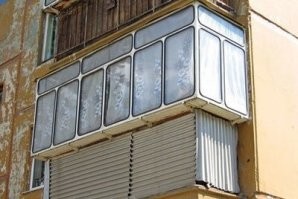 Не факт, что ПАЗика, вариантов масса. Ещё можно и двери в дело пускать.