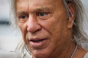 Похоже у них там пластику делают сапожники