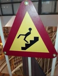 Осторожно - ступеньки!