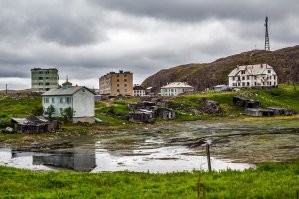 Да, так было бы пожалуй правильно назвать. А вообще таких удручающих пейзажий очень много...

К примеру вот Териберка, Да и вообще за Полярным кругом очень много брошенных строений. За то там природа очень красивая.