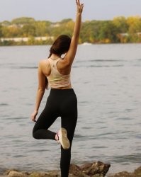 Вот вам ещё немного стройняшек-фитоняшек на тему)