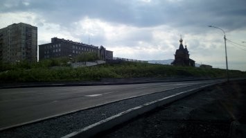 Был я в Норильске. 
Есть там люди. :)