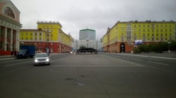 Был я в Норильске. 
Есть там люди. :)