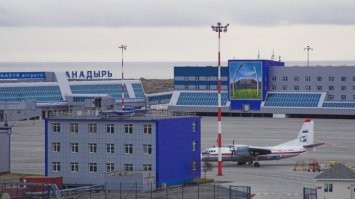 Погуглил, да, аэропорт совместного базирования. 
Выглядит вполне прилично.
Ну да, называется "Угольный (Анадырь)", зато - международный.