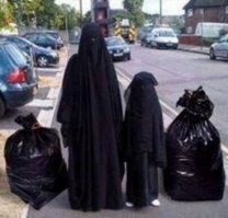 с самочками там не развлечёшься - только со своим мусорным мешком приходить