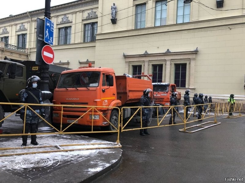 в Питере тоже власть очкует