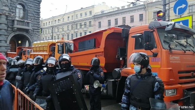 в Питере тоже власть очкует