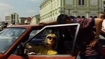 Так. Стоп ! А какже "Устрицы из Лозанны"(1992) ? Она там таксистку играет . Хоть и перестроечная комедия но с юморком на те времена.