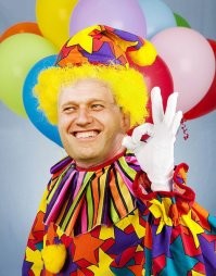 Дизайнер перенес имперских штурмовиков на улицы протестного Петербурга