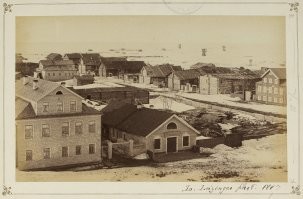 Господа, позвольте представить житницу Российской Империи и Архангельской губернии - город Мезень. Все причиндалы крестьянской жизни имеются: мельницы и дома в 2 этажа. 45 км от южного берега Белого моря. Самое то для выращивания пшеницы. Даже климат подходящий - субарктический.