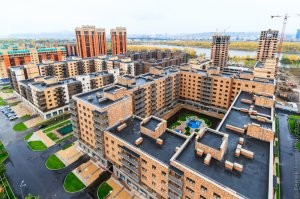 за мкадом только пятерок понатыкали.
ПропагандонТВ меньше смотрите.
------------------------
:) Так это ты какое-то гамно выкладываешь.  Видео - с полуразрушенным домом особо позабавило.  Ты в США-то был хоть раз?  Там половина Нью-йорка такая.  Стоит от Манхэттена отойти на пару километров.   А это извините один из крупнейших городов типа успешной страны.  Ты сам-то в таком бараке живешь, как на видео?  

И да,  :).  фото - 4000 км. от Мкада в сторону Сибири в городе с меньше млн. населения.  Разваливаемся вообще.  Ничего не строят ага.  
Не неси бемозглую куету. .  Тебя взрослые люди читают.