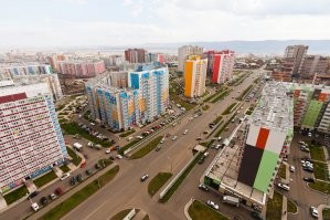 за мкадом только пятерок понатыкали.
ПропагандонТВ меньше смотрите.
------------------------
:) Так это ты какое-то гамно выкладываешь.  Видео - с полуразрушенным домом особо позабавило.  Ты в США-то был хоть раз?  Там половина Нью-йорка такая.  Стоит от Манхэттена отойти на пару километров.   А это извините один из крупнейших городов типа успешной страны.  Ты сам-то в таком бараке живешь, как на видео?  

И да,  :).  фото - 4000 км. от Мкада в сторону Сибири в городе с меньше млн. населения.  Разваливаемся вообще.  Ничего не строят ага.  
Не неси бемозглую куету. .  Тебя взрослые люди читают.