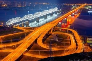 за мкадом только пятерок понатыкали.
ПропагандонТВ меньше смотрите.
------------------------
:) Так это ты какое-то гамно выкладываешь.  Видео - с полуразрушенным домом особо позабавило.  Ты в США-то был хоть раз?  Там половина Нью-йорка такая.  Стоит от Манхэттена отойти на пару километров.   А это извините один из крупнейших городов типа успешной страны.  Ты сам-то в таком бараке живешь, как на видео?  

И да,  :).  фото - 4000 км. от Мкада в сторону Сибири в городе с меньше млн. населения.  Разваливаемся вообще.  Ничего не строят ага.  
Не неси бемозглую куету. .  Тебя взрослые люди читают.