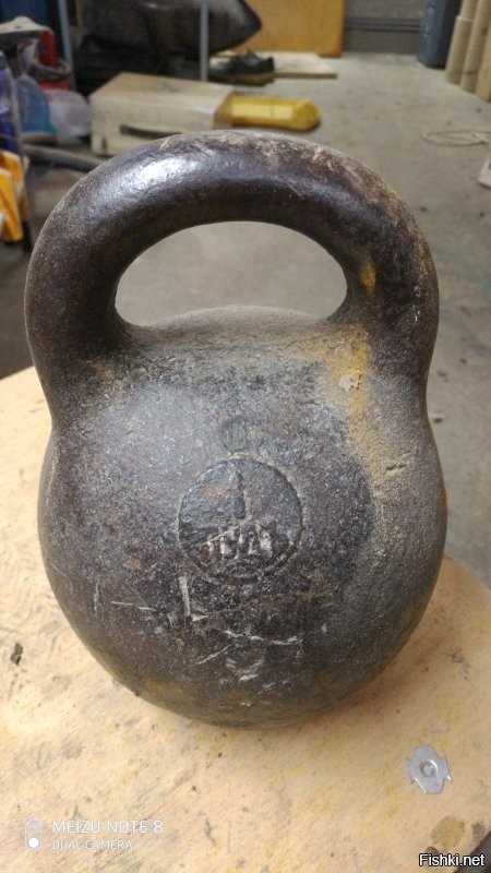 Вещи моей бабушки. Часть пробабушкины, всё работает.
 и современный чайник, который надо ремонтировать через пол-года