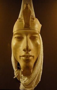 Эхнатон, отец Тутанхамона, статуя