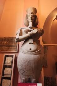 Эхнатон, статуя