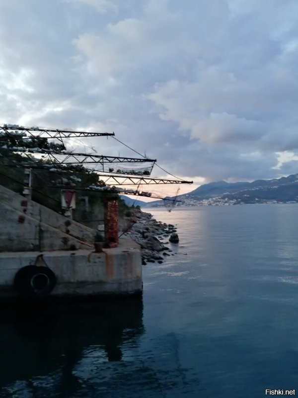 В Черногории, город Тиват, тоже есть два такие ангара для лодок, заброшеные