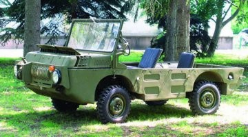 Идея годная. Лёгкая десантируемая машина, способная переместить несколько бойцов на относительно дальние дистанции, забрать и увезти раненых с переднего края, наладить снабжение боеприпасами к стрелковому оружию между тылом и линией боестолкновения. В СССР довольно хорошая повозка вышла  - ЛуАЗ 967