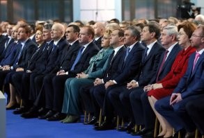 Простых людей, да бесплатно?? Они там в своих Америках одичали что-ли совсем?