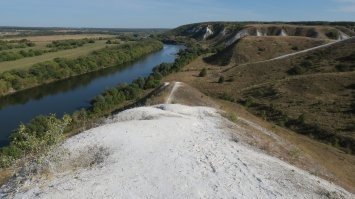 Меловые горы тоже так выглядят.