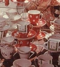 У мамани наверное до сих пор такой сервиз живой))