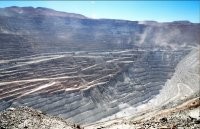 Ну а теперь немного чёрного юмора. Объём человека 70кг примерно равен 0.7 кубометрам. 7лярдов таких вот человек соответственно занимают 5 лярдов кубометров, ну или 5 кубокилометра. Для справки каръер Чукикамата (Чили) около 9 кубокилометров, так что проблем с захоронением человечества не предвидится.