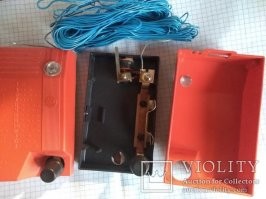 Такой аппарат для изучения тире-точек был. Питался от одной плоской или двух круглых 373 батареек.