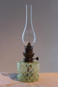 Охренеть, миллениалы керосинку изобрели! Только классическая керосинка стоит и "жрет" меньше, а благодаря колбе светит ярче и не коптит...