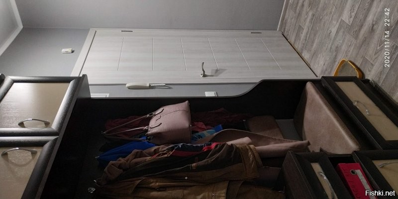 Не, ну сейчас-то совсем по-другому всё выглядит, ремонт сделали, мебель новая...