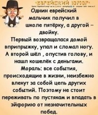 Ледяная глыба упала на припаркованный у жилого дома автомобиль с водителем