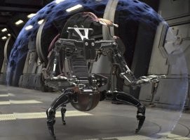 Вот эти дроиды, называются "Дройдеки", с ударением на "о". 

Исходную конструкцию создали коликоиды   насекомоподобные существа. 

Это единственное исключение.