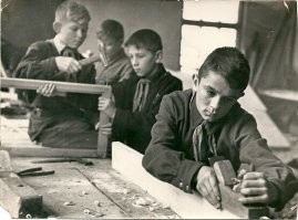 Это уроки труда в советской школе.