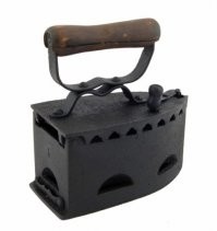 Да, но в те времена утюги были примерно такие