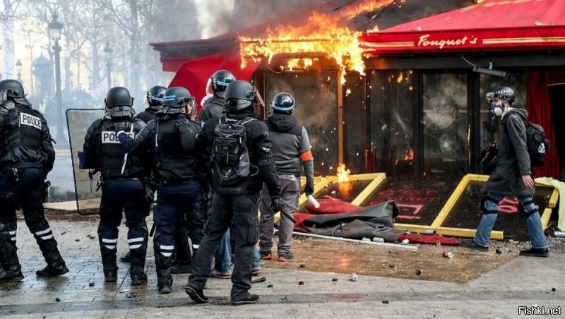 Особенно в районе Сен-Дени хамов нет,все миролюбивые