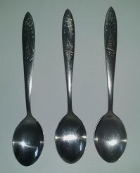 Чушь. Из всего этого есть любимая ложка с ракетой и надписью 1967. 
Но я ровно отношусь, если ложка досталась другая.